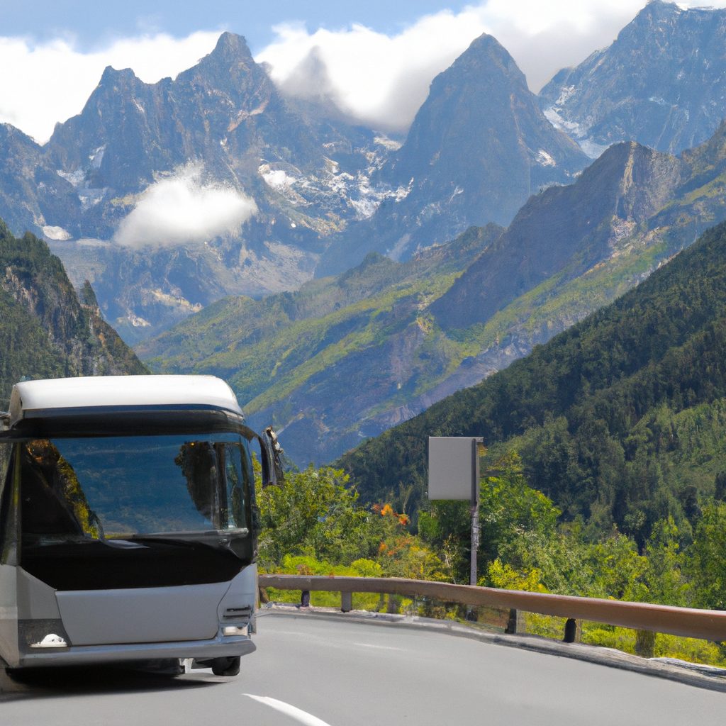 autocar surplombant des montagnes majest 1024x1024 59713963 Jacob Autocar Tourisme Gap Hautes Alpes 05 - Transport Location Autocar | Autocar Jacob Gap - Tourisme en Autobus